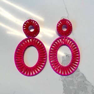 💕 Pink bauble bar dangly earrings